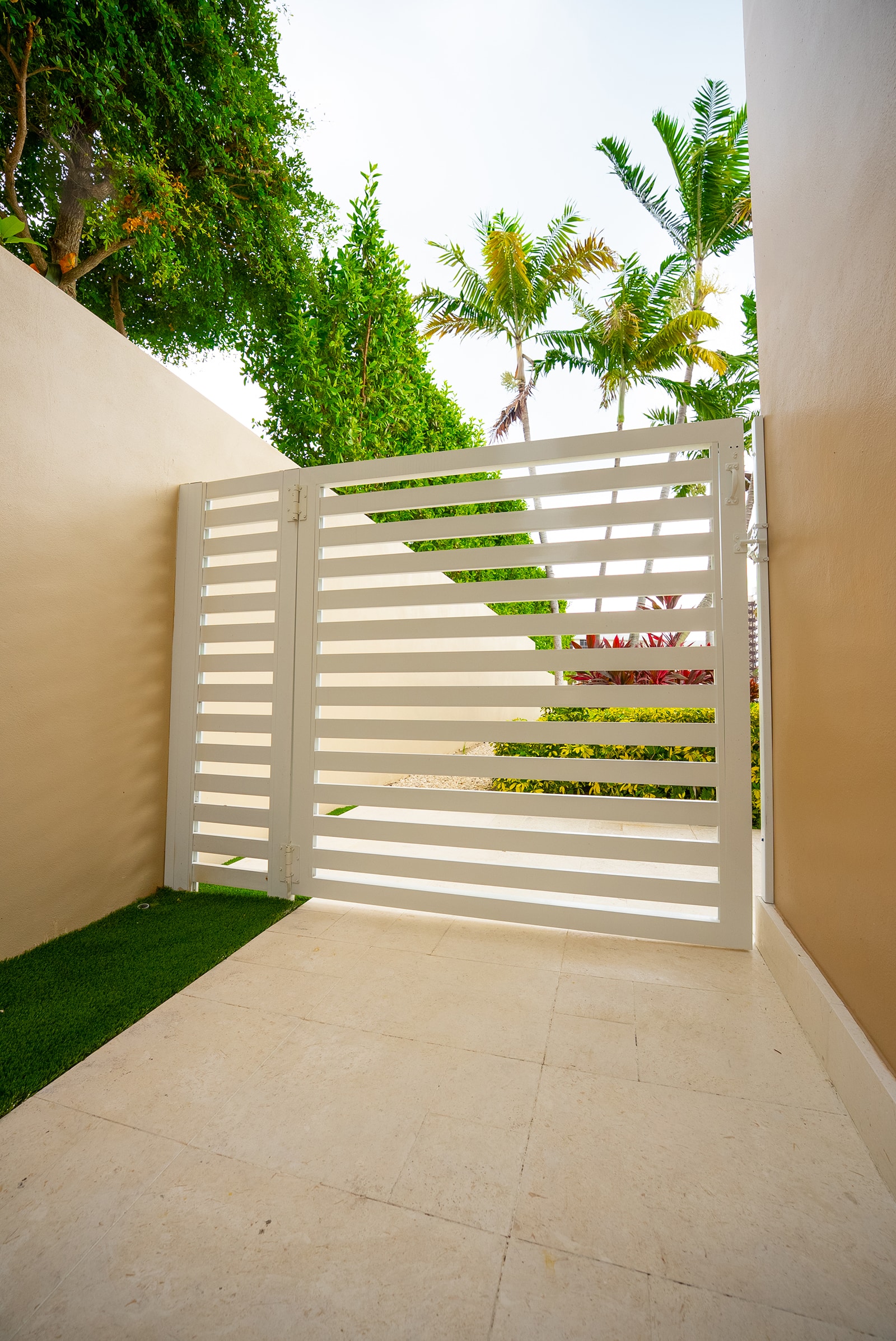 Canet Group aluminum fencing project in South Florida
